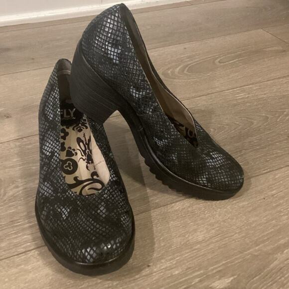Fly London Womens Leather Pump EU 38W 38 US 7 7.5 Loafer Mary Jane Snake Skin - Picture 1 of 8